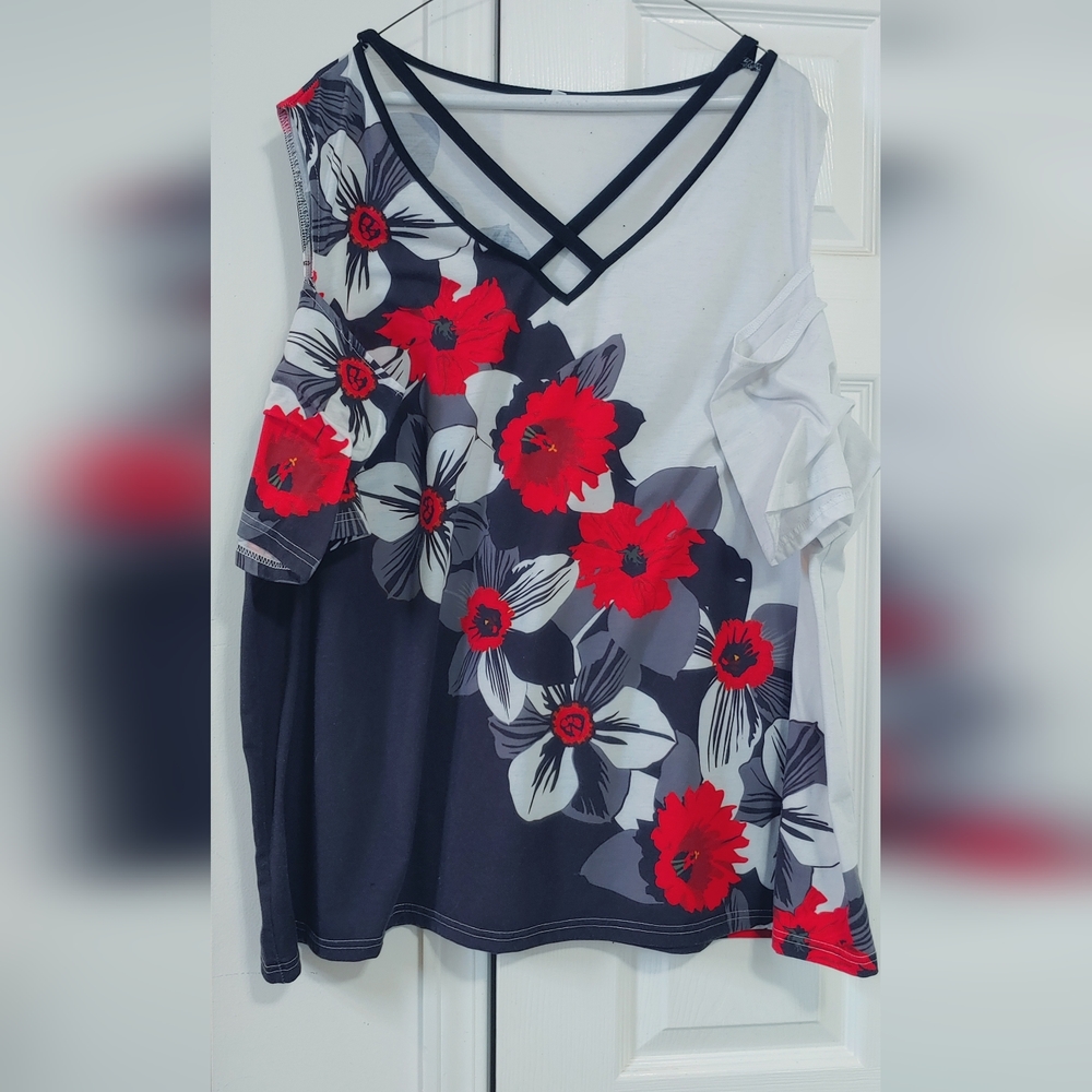 Plus Size Floral Top
